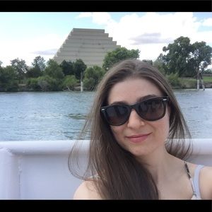 Meet your Posher, Lily